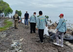 HPSN 2026 dan Dukung Jalin SAE, Kecamatan Gending Gelar Kurve Jum’at SAE GAS MASS di Pantai Utara Desa Gending