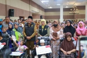 Gubernur Khofifah Salurkan Bansos Rp 16 Miliar Lebih di Kabupaten Probolinggo