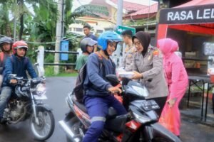 Ramadan Penuh Berkah, Polres Probolinggo Gelar Berbagi Takjil On The Road